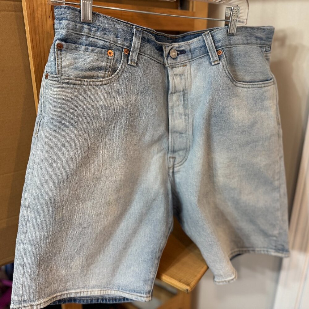 💫 Levi’s 501 Light Wash Denim Cutoff Shorts Men’s 38 WaterLess